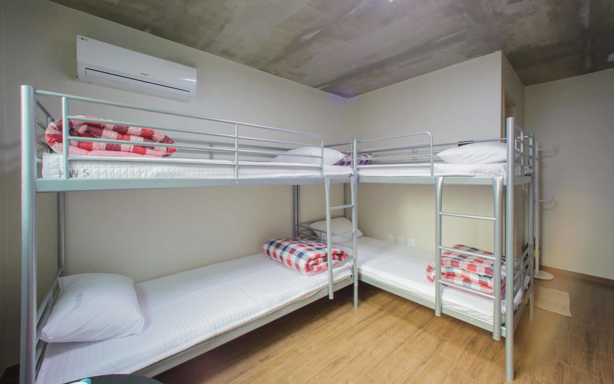 Bb Hongdae Line Albergue Seul