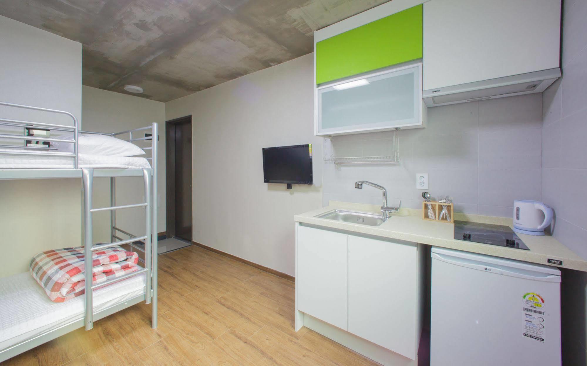 Bb Hongdae Line Albergue Seul