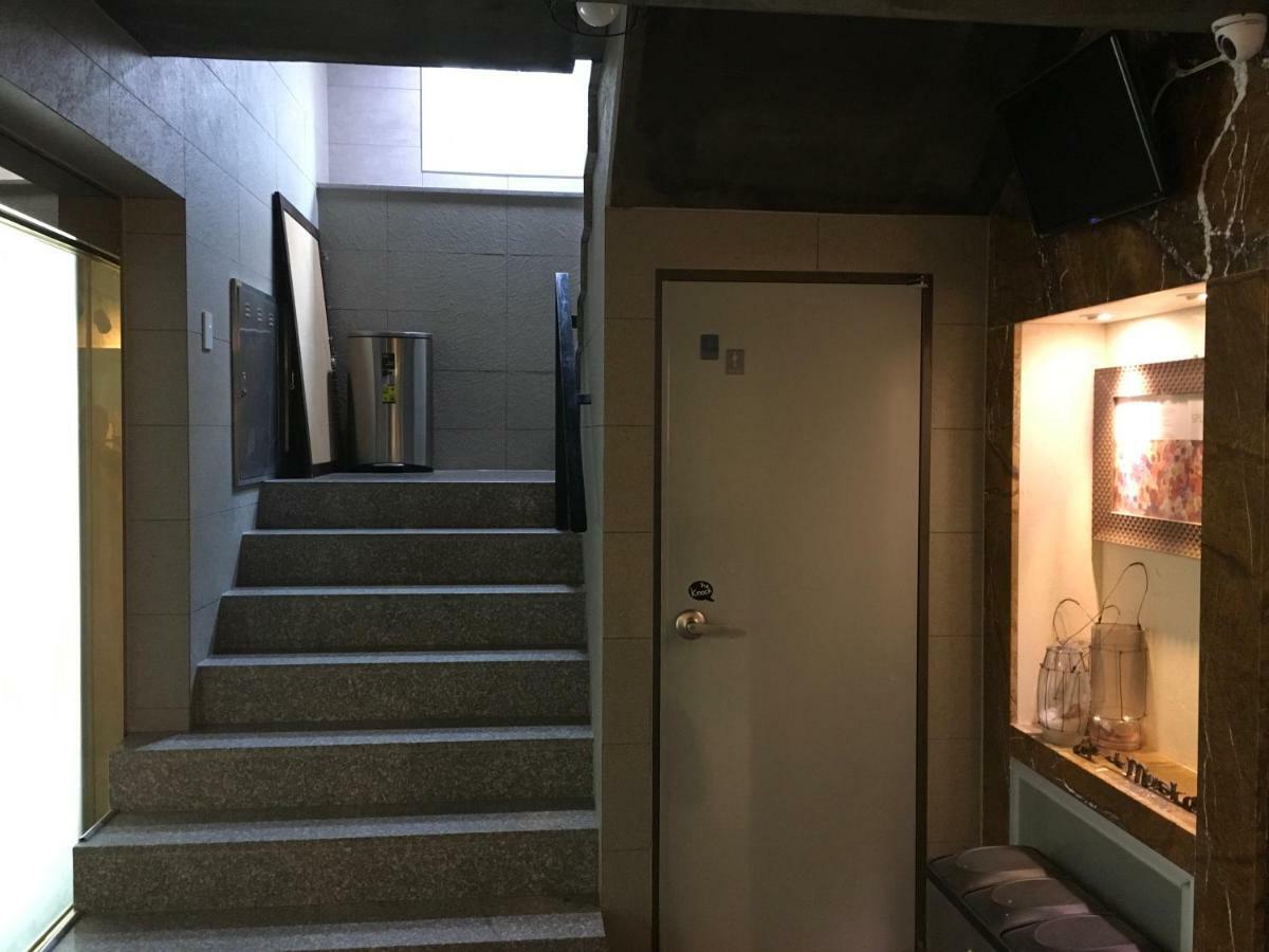 Bb Hongdae Line Albergue Seul